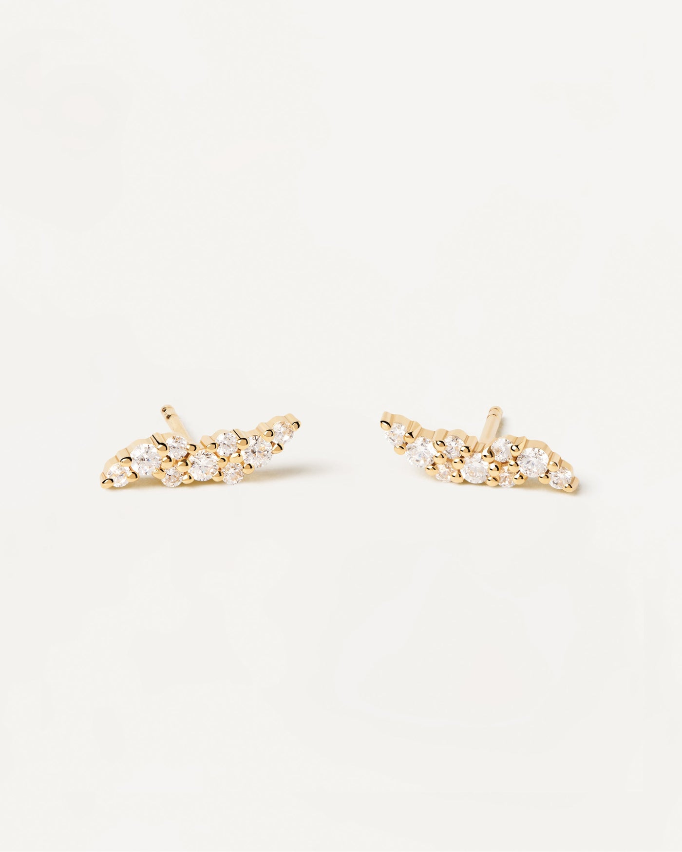 Boucles D'Oreilles Natura. Boucles d'oreilles intemporelles en argent plaqué or et zircons blancs. Découvrez les dernières nouveautés de chez PDPAOLA. Commandez et recevez votre bijou en toute sérénité.