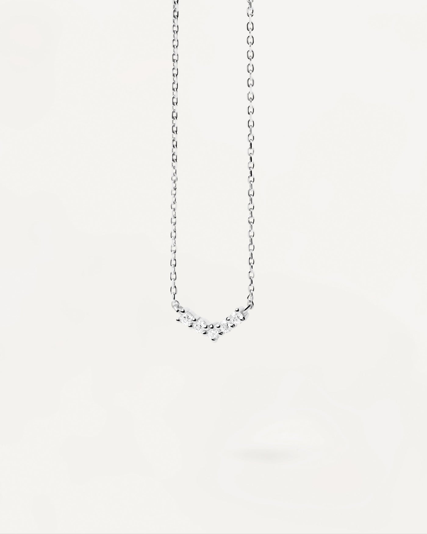 Selezione 2023 | Collana in Argento Corona Mini. Collana in argento e ciondolo con 3 zirconi a forma di triangolo. Acquista le ultime novità di PDPAOLA. Effettua il tuo ordine in tutta sicurezza e non lasciarti sfuggire questo best seller. Spedizione gratuita.