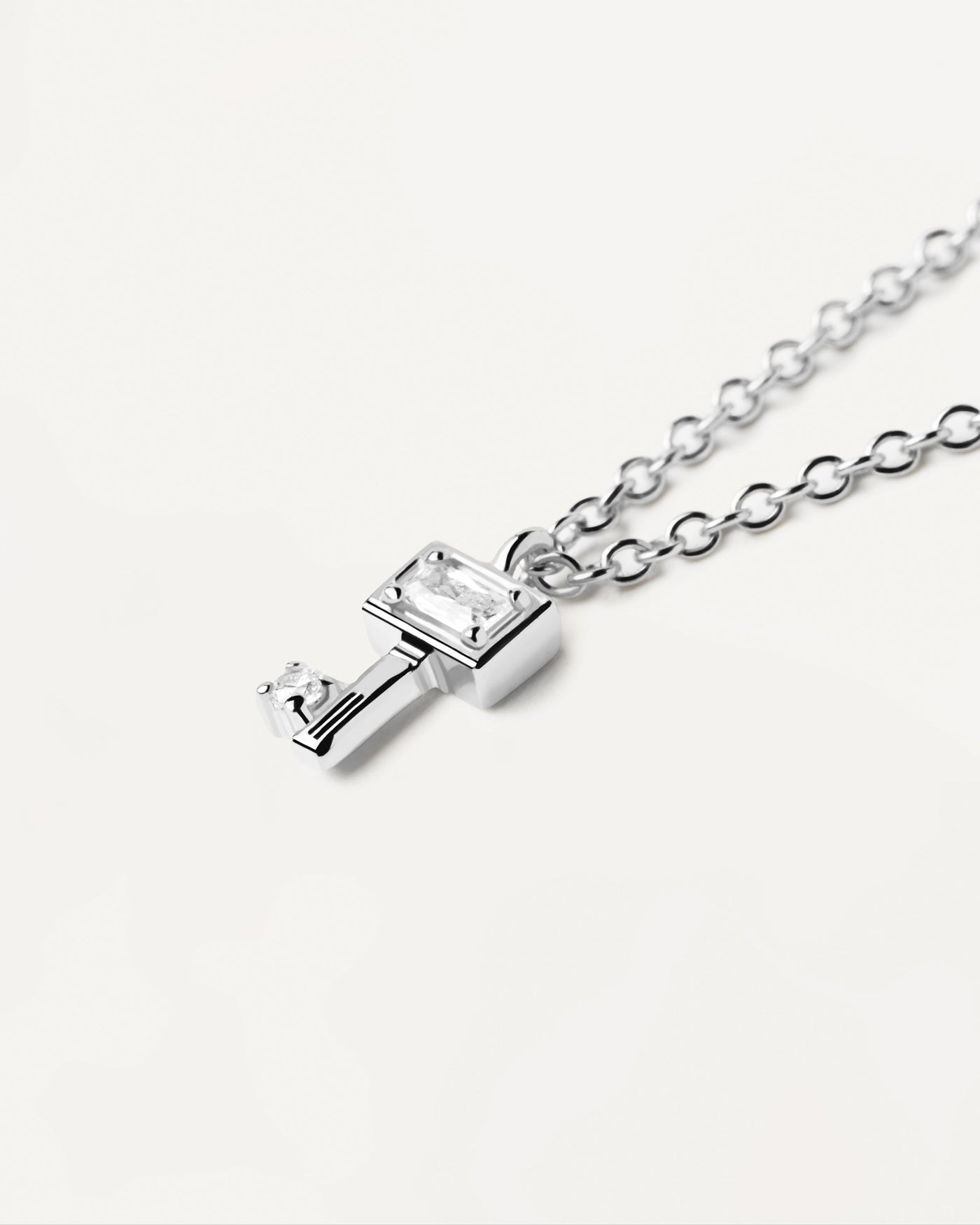 Schlüssel Silberhalskette. Halskette aus Sterlingsilber mit Schlüsselanhänger und weißen Zirkonia. Erhalten Sie die neuesten Produkte von PDPAOLA. Geben Sie Ihre Bestellung sicher auf und erhalten Sie diesen Bestseller.