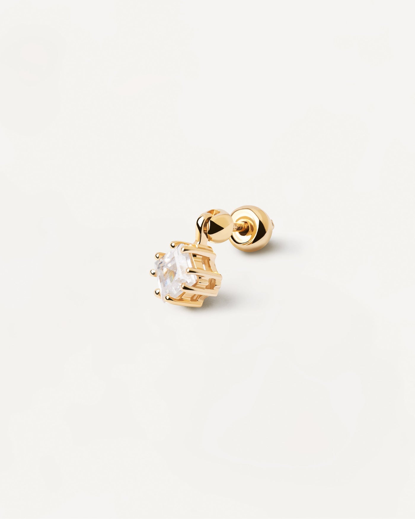 Sélection 2023 | Boucle d'oreille individuelle Ema. Piercing d'oreille en plaqué or avec cristal blanc carré coupe Asscher. Découvrez les dernières nouveautés de chez PDPAOLA. Commandez et recevez votre bijou en toute sérénité. Livraison gratuite.