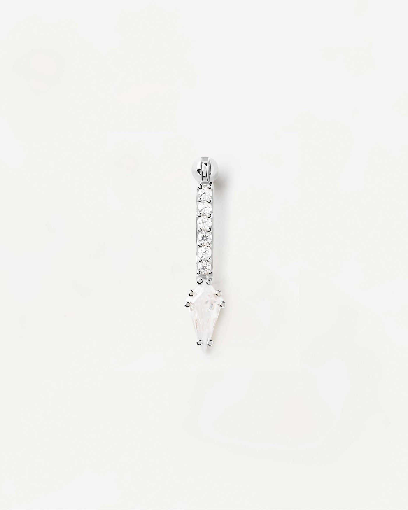 Orecchino Singolo in Argento Super Vero. Piercing per orecchio in argento sterling con delicati zirconi e grande goccia di cristallo. Acquista le ultime novità di PDPAOLA. Effettua il tuo ordine in tutta sicurezza e non lasciarti sfuggire questo best seller.