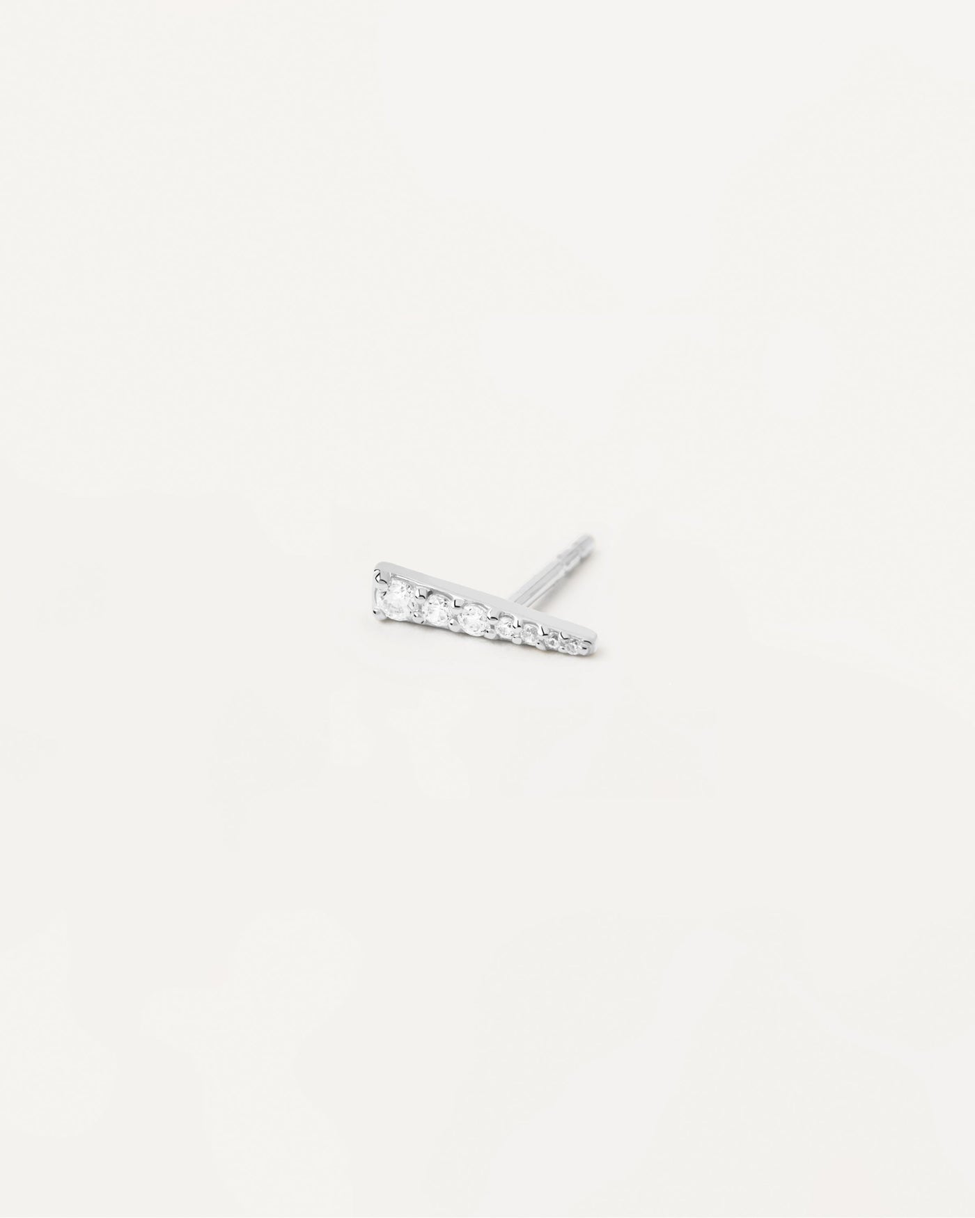 Selezione 2023 | Orecchino Singolo in Argento Tea. Piercing per orecchio in argento sterling con pendente a punta con cristalli bianchi. Acquista le ultime novità di PDPAOLA. Effettua il tuo ordine in tutta sicurezza e non lasciarti sfuggire questo best seller. Spedizione gratuita.