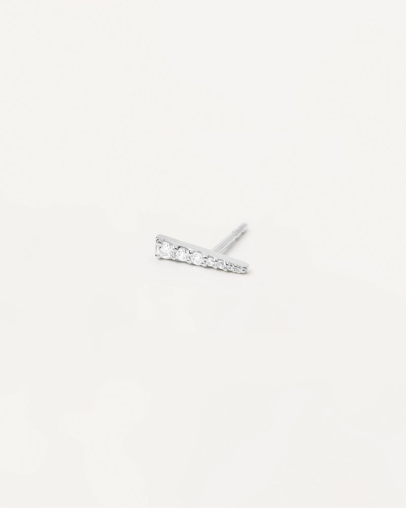 Sterling silver ear piercing in tip shape with white crystals