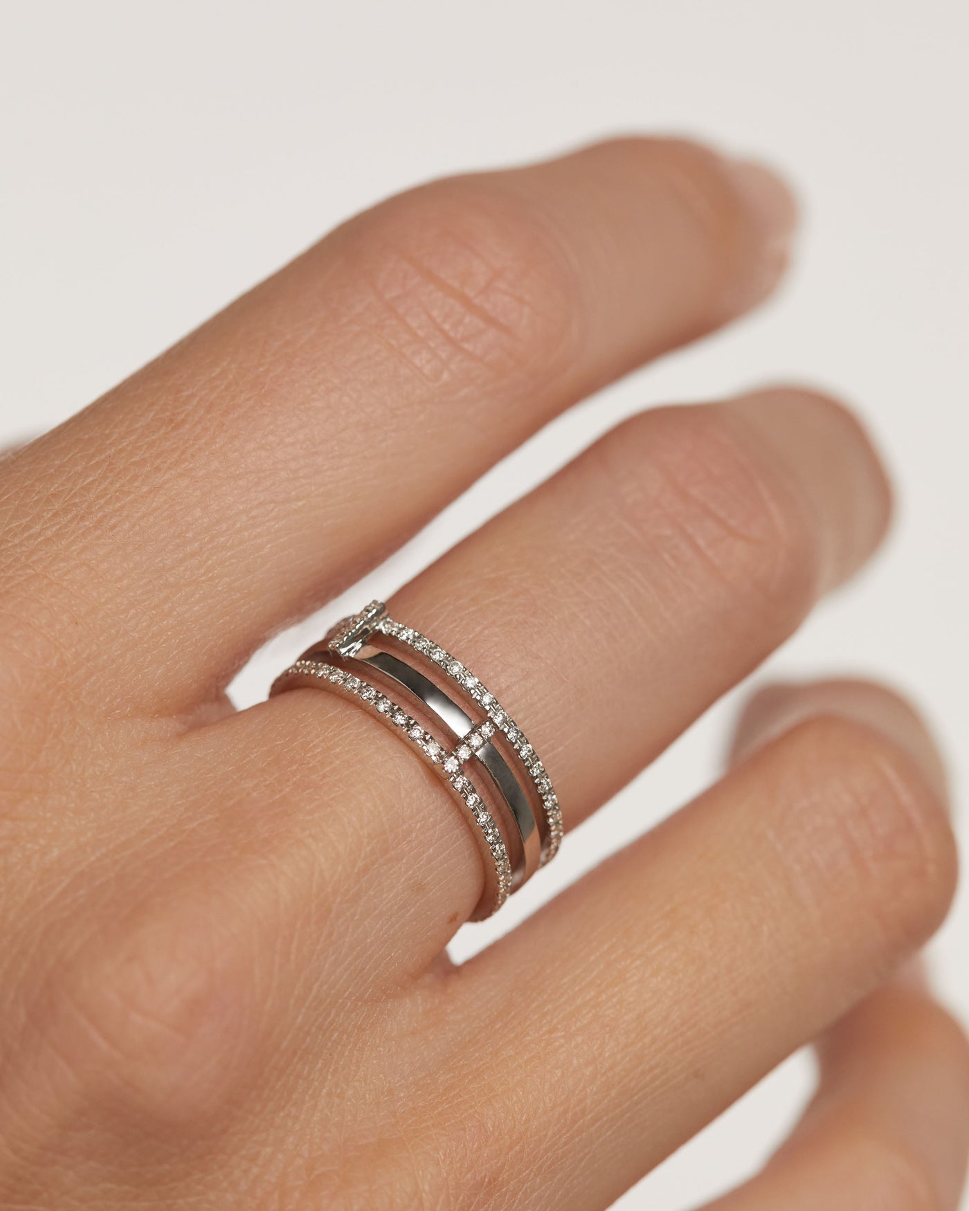 Diamonds And White Gold Track Ring 
  
    18K White gold / Rhodium silver plating
  
