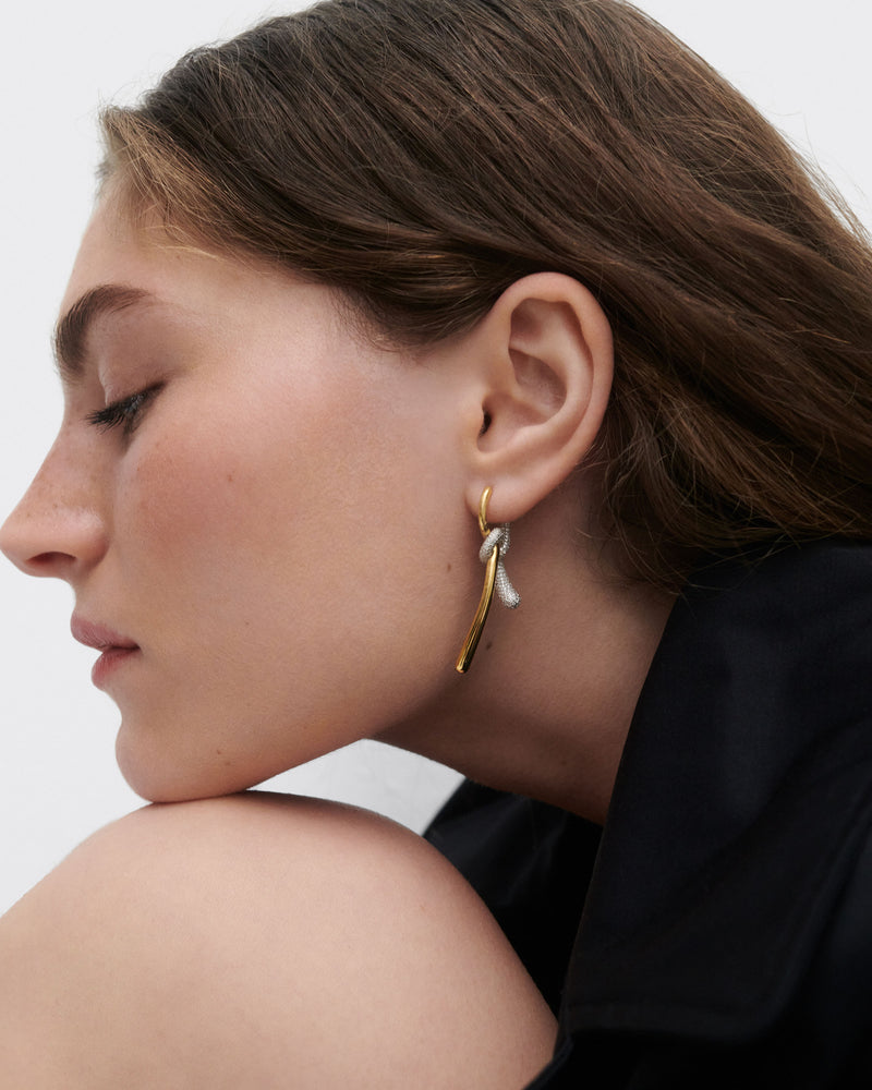 Pavé Twist creolen - 
  
    Sterling Silber / 18K Goldplattierung
  
