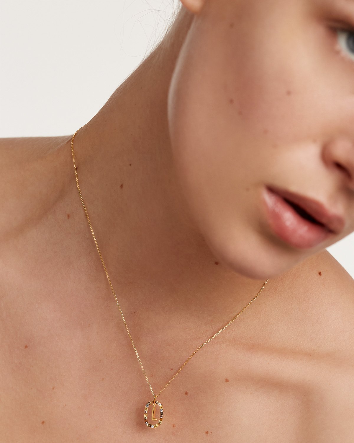Collar Letra L - 
  
    Plata de Ley / Baño de Oro 18K
  
