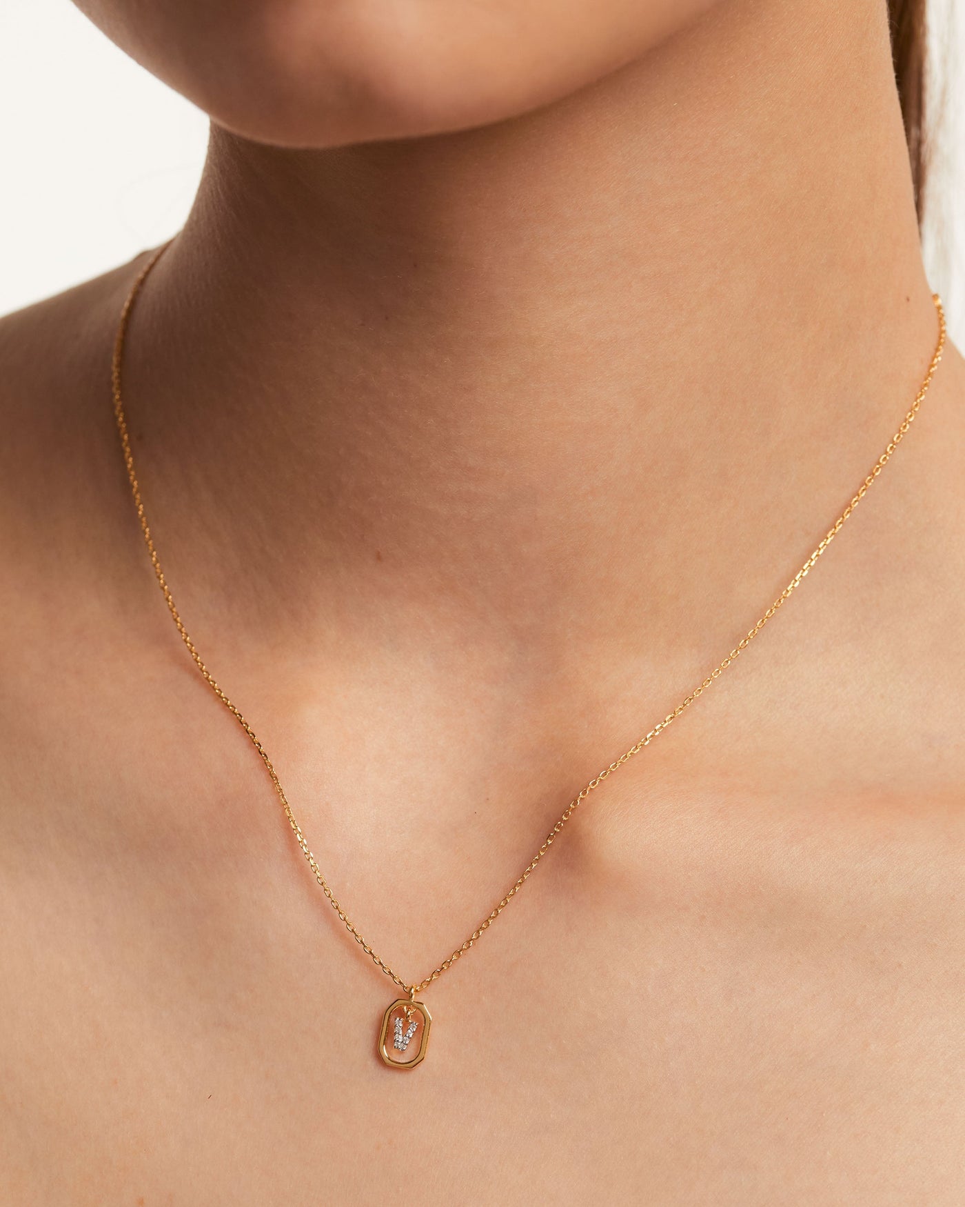 Collar Letra V Mini 
  
    Plata de Ley / Baño de Oro 18K
  
