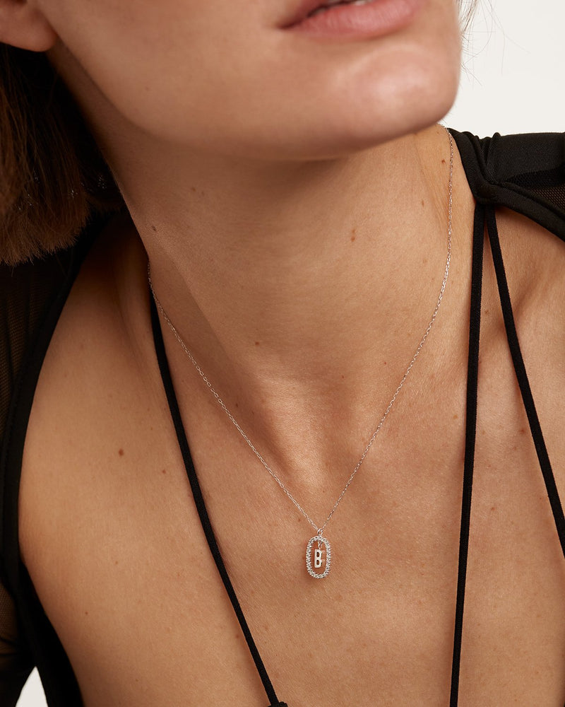 Collana in Diamanti E Oro Bianco Con Lettera B - 
  
    Oro bianco 18K / Placcatura in argento rodiato
  
