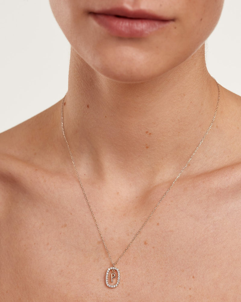 Collana in Diamanti E Oro Bianco Con Lettera P - 
  
    Oro bianco 18K / Placcatura in argento rodiato
  
