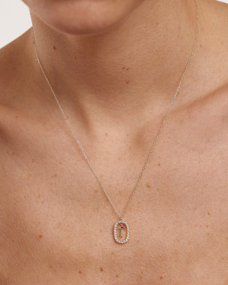 Collana in Diamanti E Oro Bianco Con Lettera T - 
  
    Oro bianco 18K / Placcatura in argento rodiato
  

