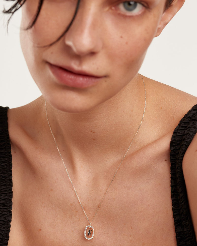 Collana in Diamanti E Oro Bianco Con Lettera W - 
  
    Oro bianco 18K / Placcatura in argento rodiato
  
