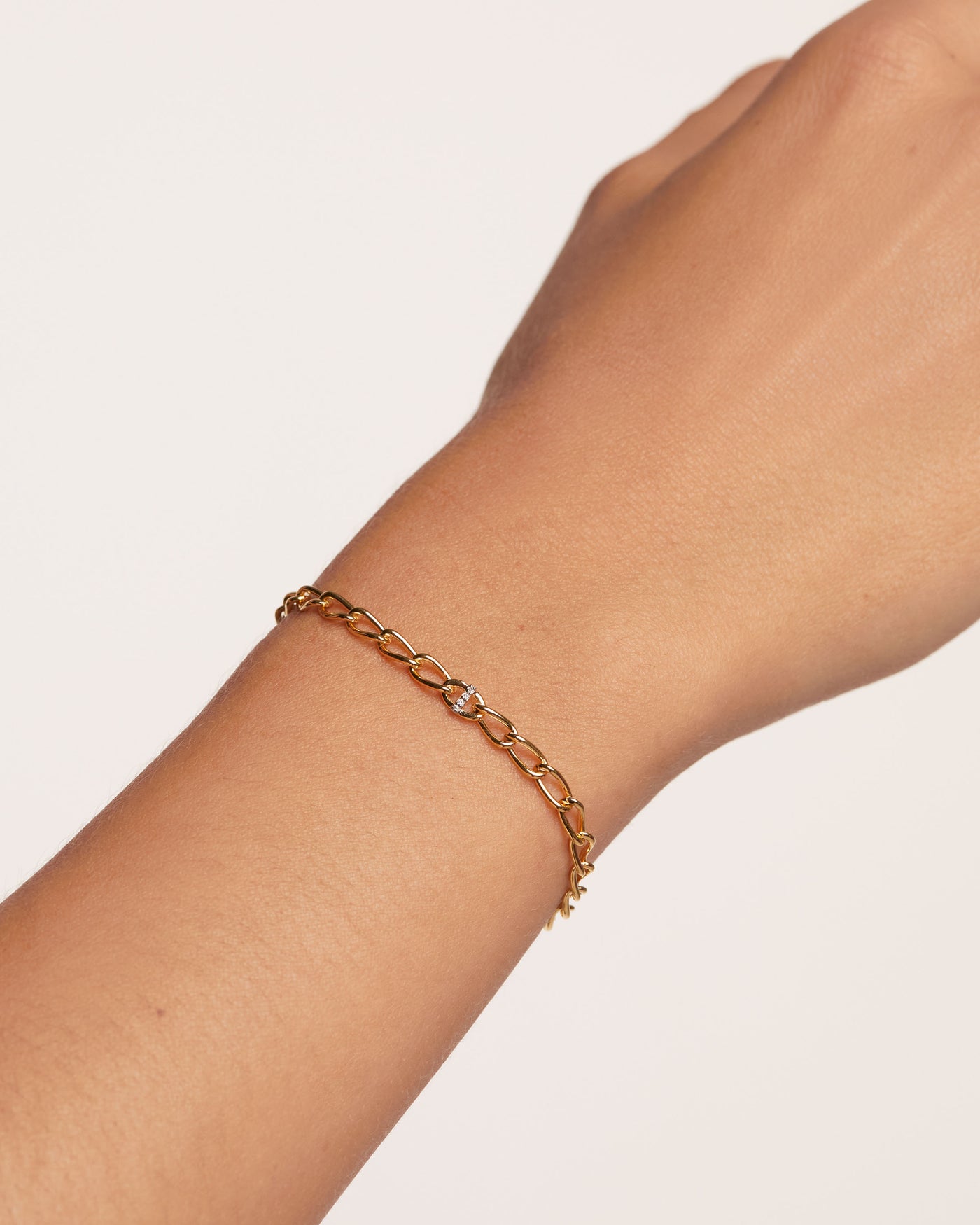 Pulsera Cadena Letra I 
  
    Plata de Ley / Baño de Oro 18K
  
