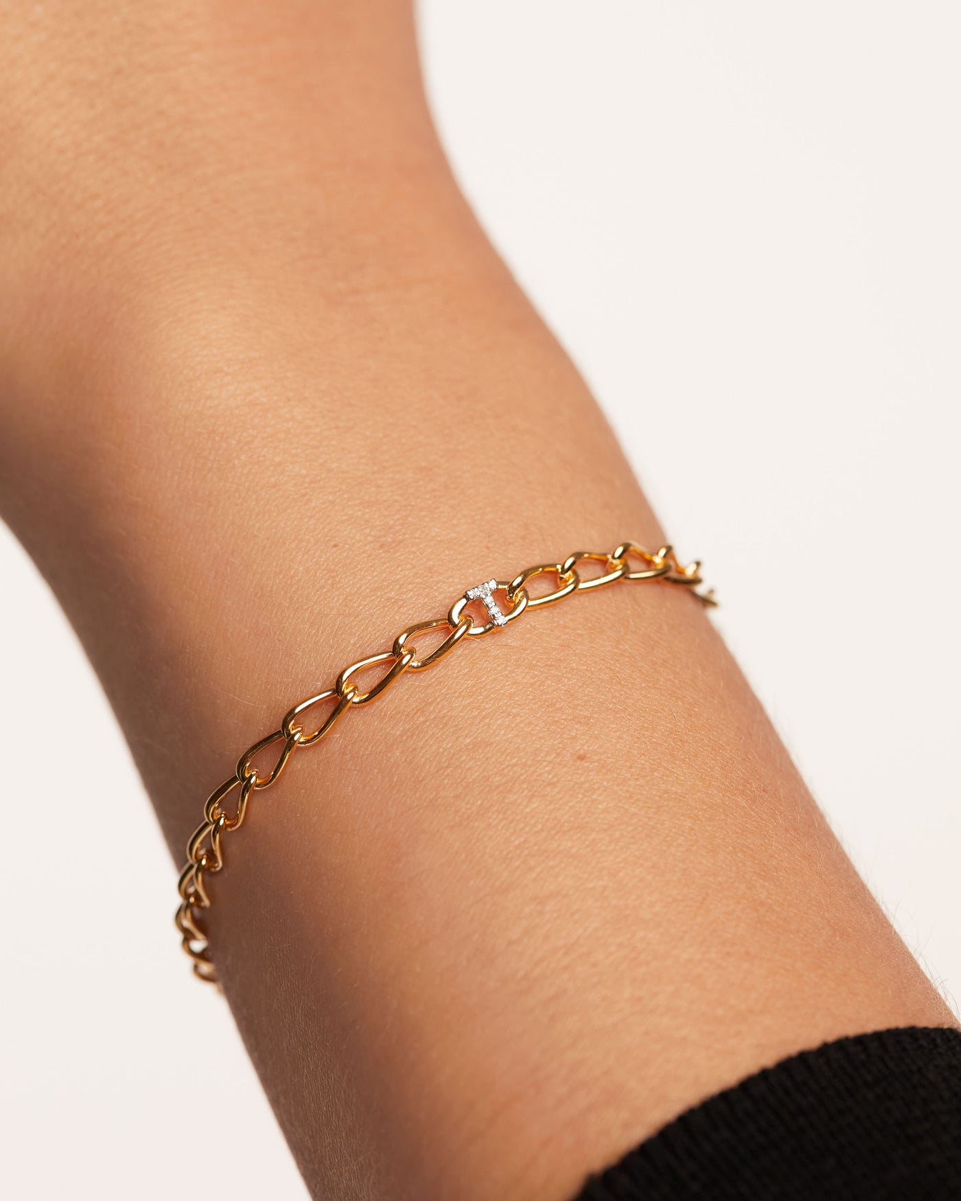 Buchstabe T Gliederarmband 
  
    Sterling Silber / 18K Goldplattierung
  
