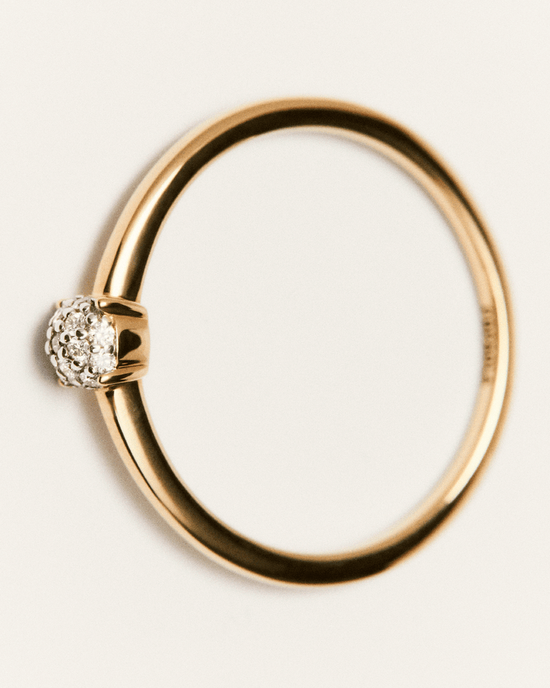 Fine solitarie bague en or jaune massif sertie de pavé de diamants de laboratoire rond