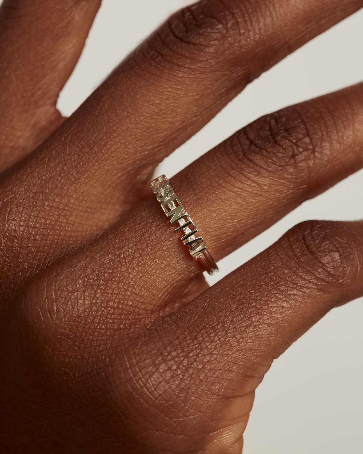 Anillo de plata Essential - 
  
    Plata de Ley
  
