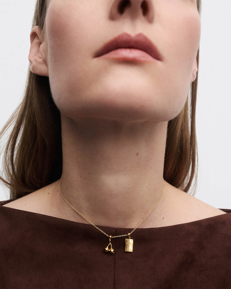Charm Ciliegia - 
  
    Argento sterling / Placcatura in Oro 18K
  

