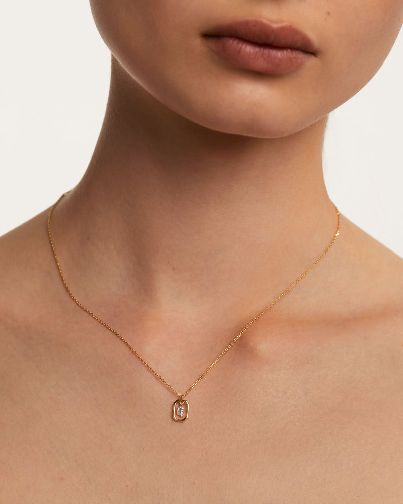 Collana Con Lettera Q Mini - 
  
    Argento sterling / Placcatura in Oro 18K
  
