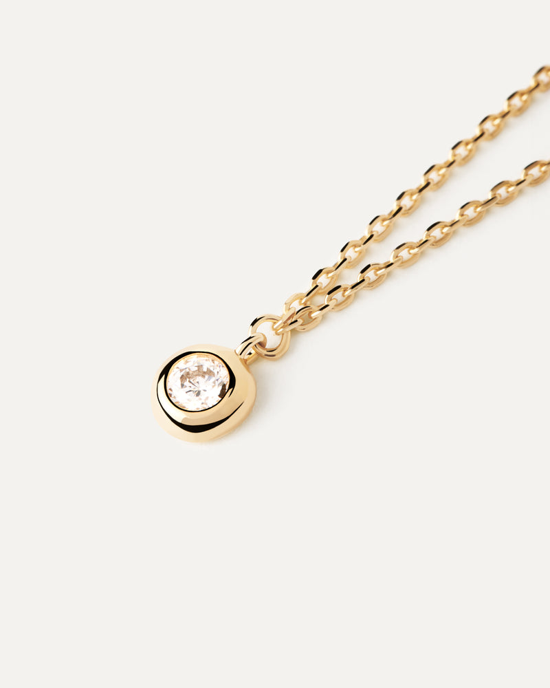 Collana solitaria minimalista di forma fluida con ciondolo di zirconi incastonati a filo