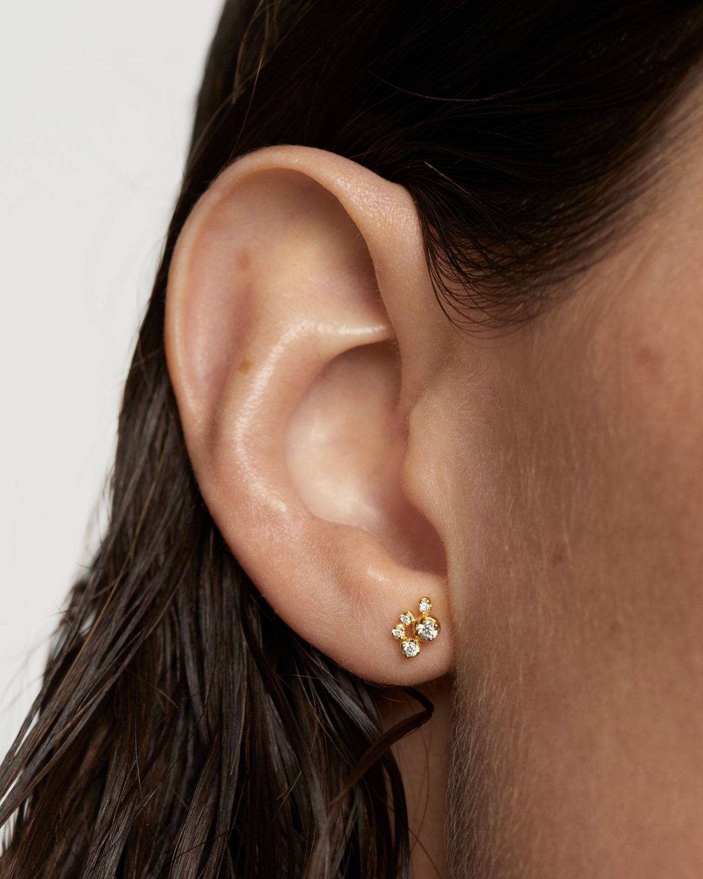 Piercing de oreja brillante de plata banada en oro con circonita bl. Piercing oreja stud Bubble PDPAOLA