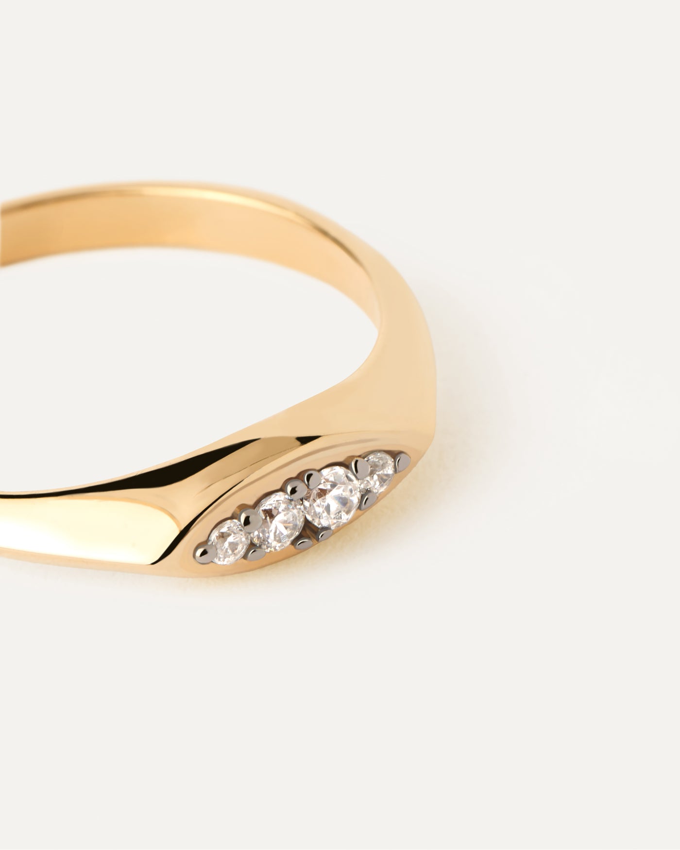 Anillo Sello Gala - 
  
    Plata de Ley / Baño de Oro 18K
  
