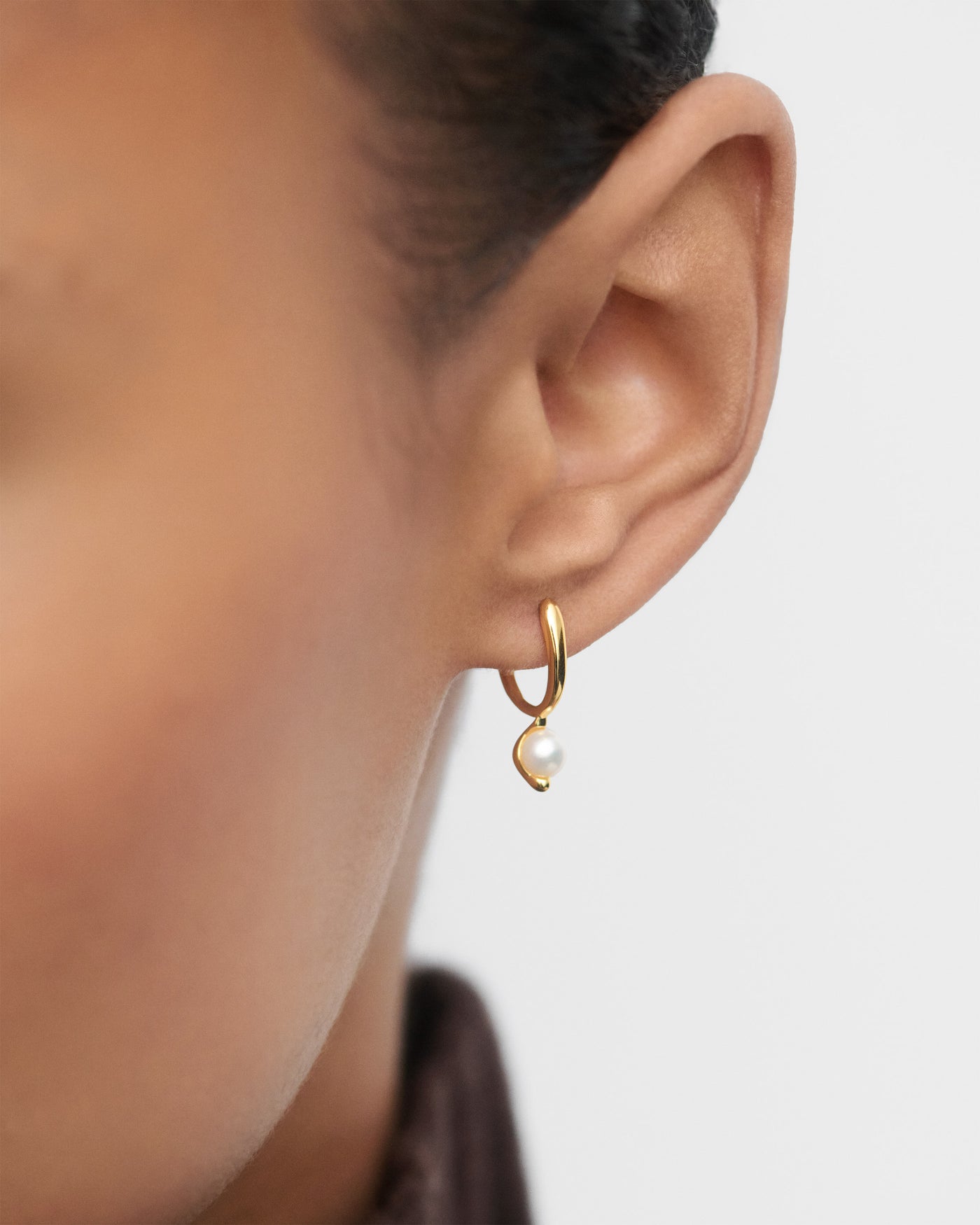 Orecchini a cerchio La Perla Mini - 
  
    Argento sterling / Placcatura in Oro 18K
  

