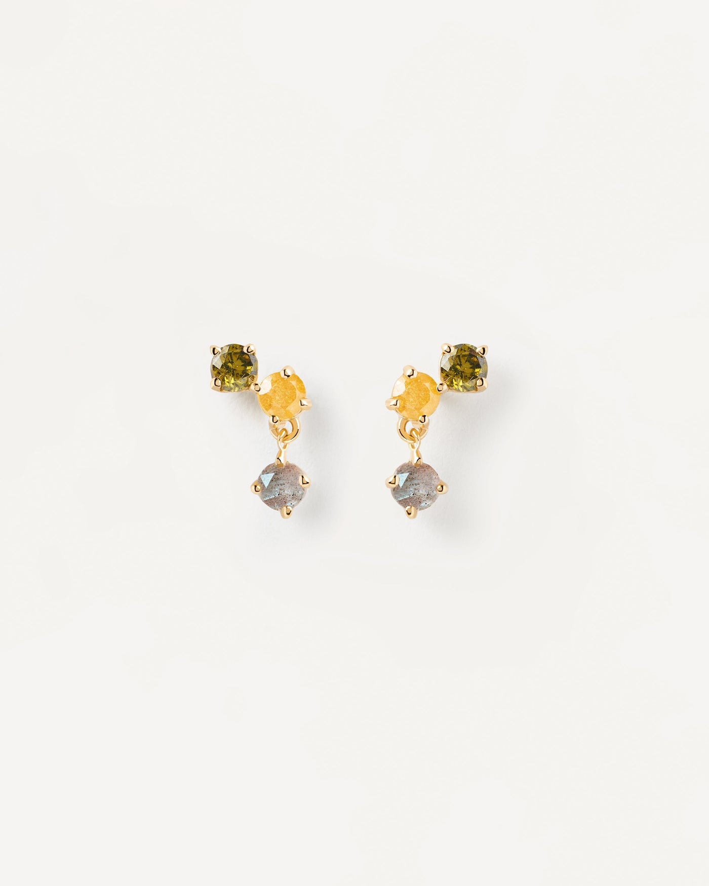 Boucles D'Oreilles Flora. Petites boucles d'oreilles en plaqué or avec pierres fines. Découvrez les dernières nouveautés de chez PDPAOLA. Commandez et recevez votre bijou en toute sérénité.