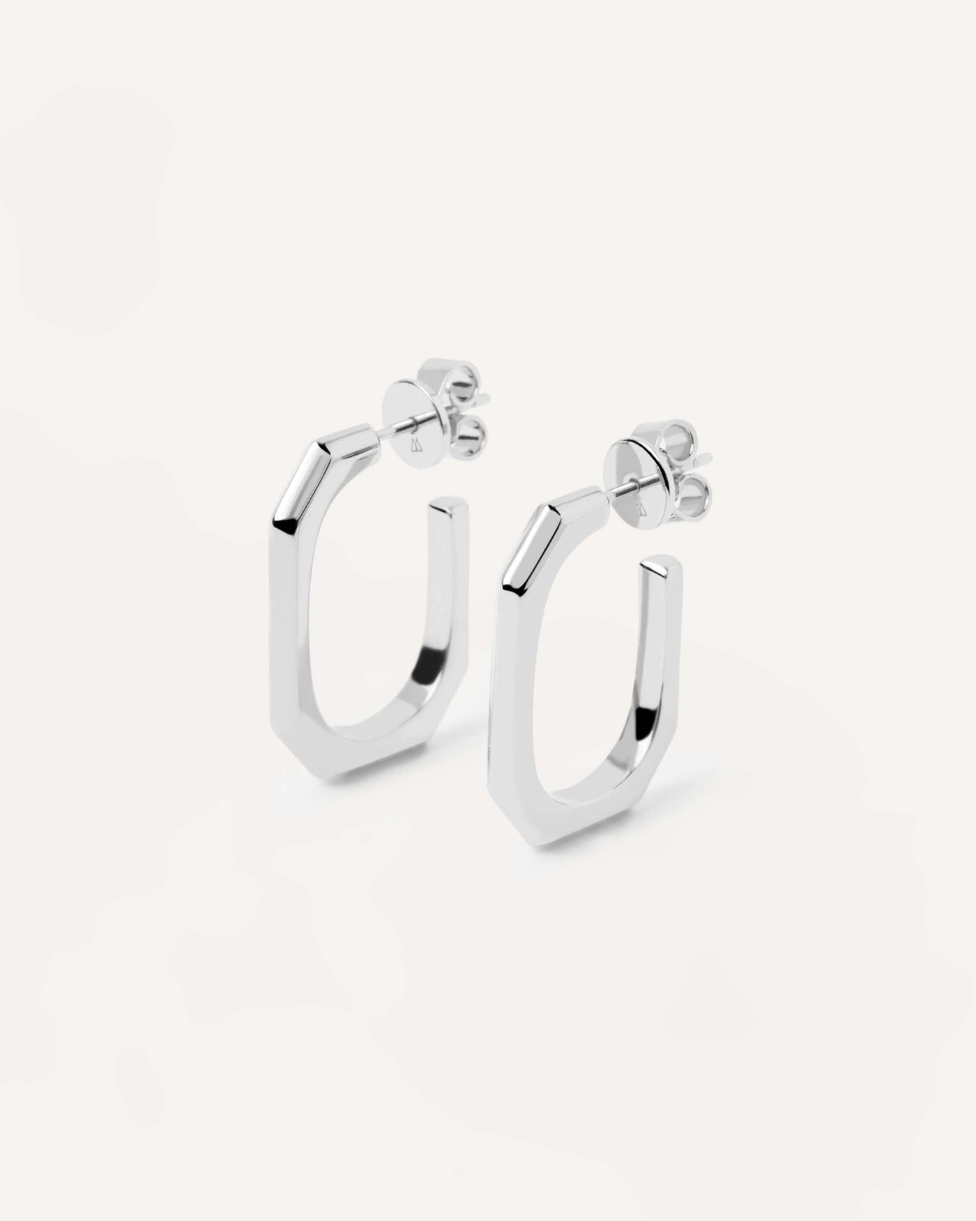 2023 Selection | Signature Link Silver Earrings. Octogonal plain earrings shaped as cable links in silver rhodium plating. Get the latest arrival from PDPAOLA. Place your order safely and get this Best Seller. Free Shipping.
