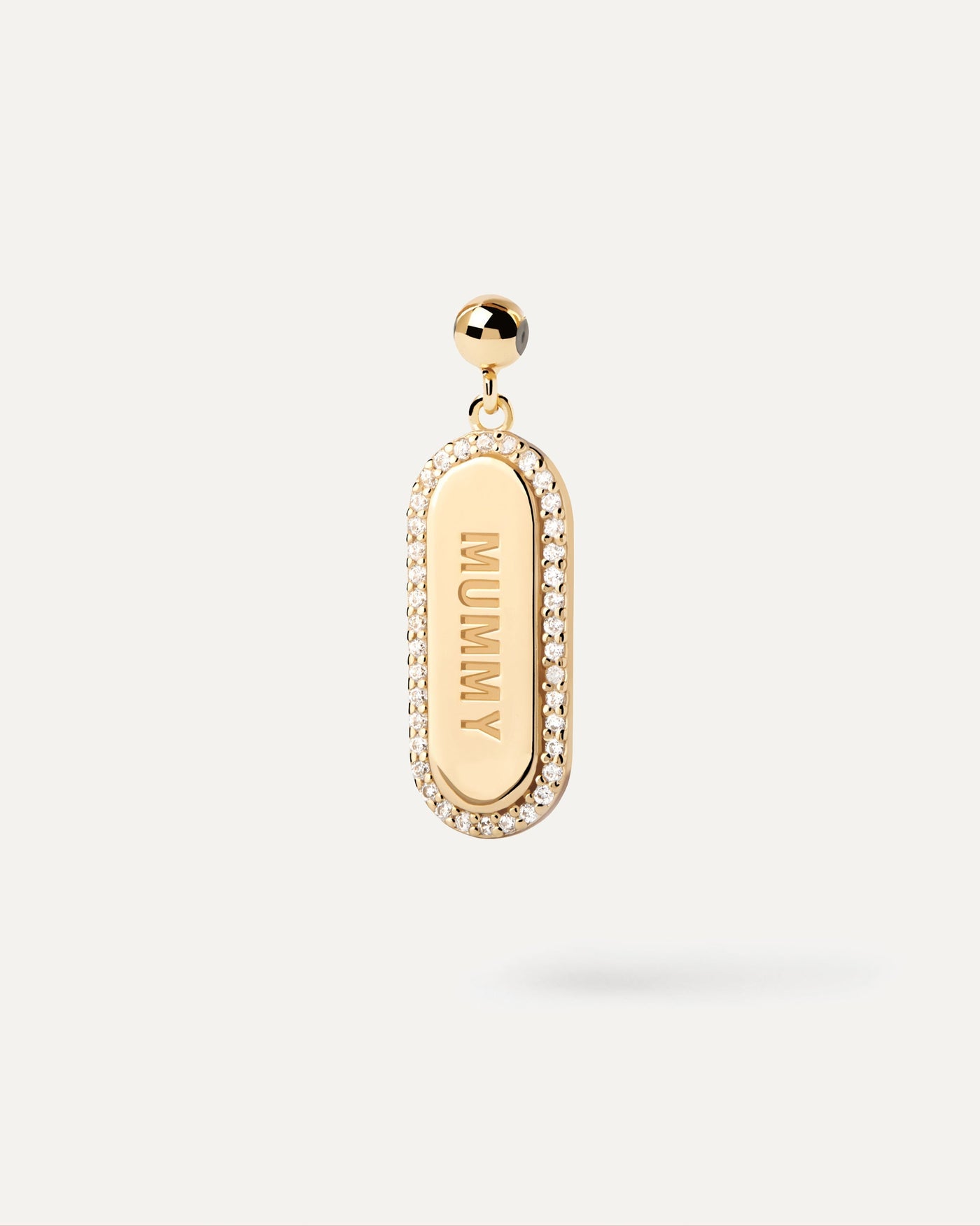 Charm Brillante Mummy. Charm piastra ovale madre in argento placcato oro per collana o braccialetto. Acquista le ultime novità di PDPAOLA. Effettua il tuo ordine in tutta sicurezza e non lasciarti sfuggire questo best seller.