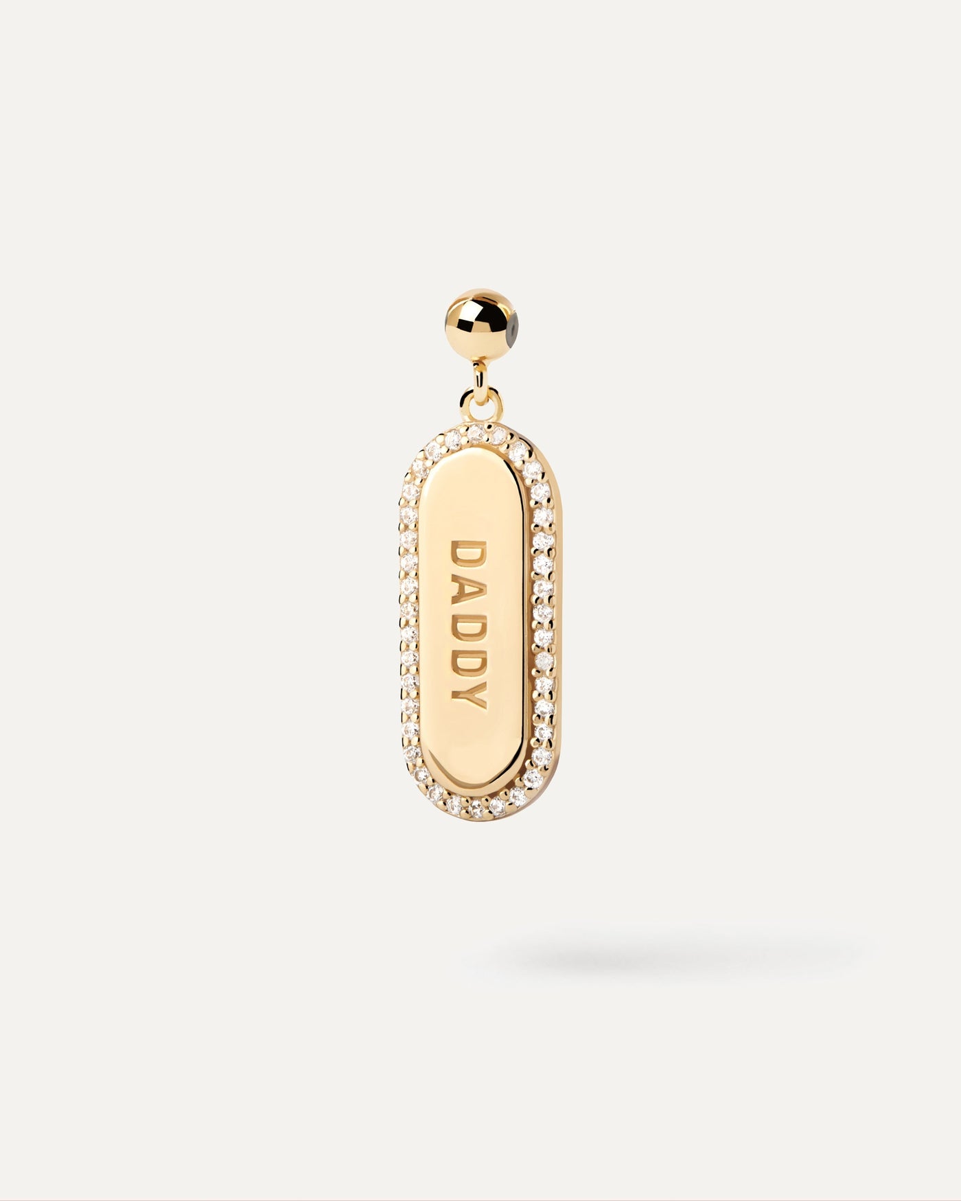 Charm Brillante Daddy. Charm piastra ovale padre in argento placcato oro per collana o braccialetto. Acquista le ultime novità di PDPAOLA. Effettua il tuo ordine in tutta sicurezza e non lasciarti sfuggire questo best seller.