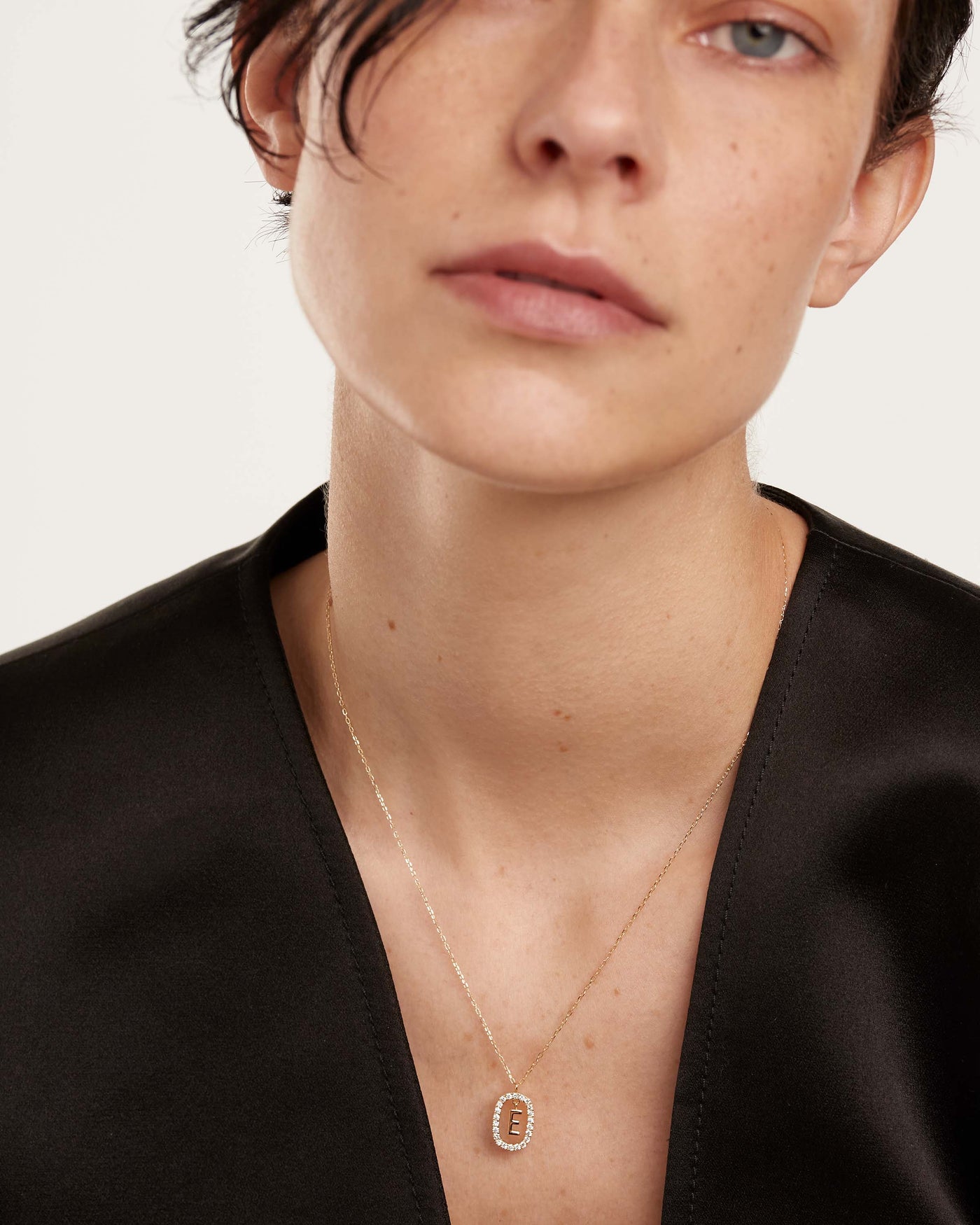 Collier Lettre E en Diamants et Or - 
  
    Or 18 carats
  
