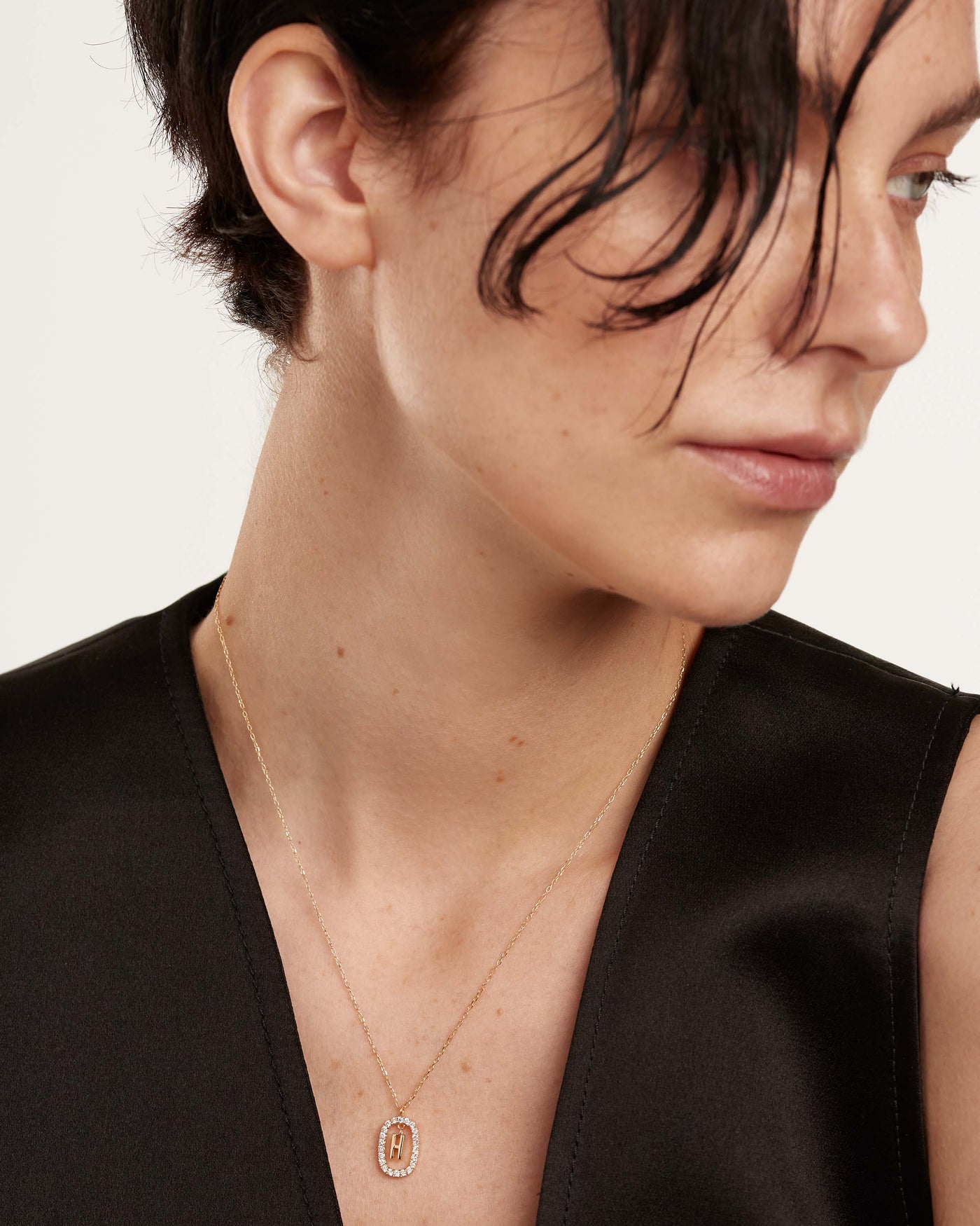 Collier Lettre H en Diamants et Or - 
  
    Or 18 carats
  
