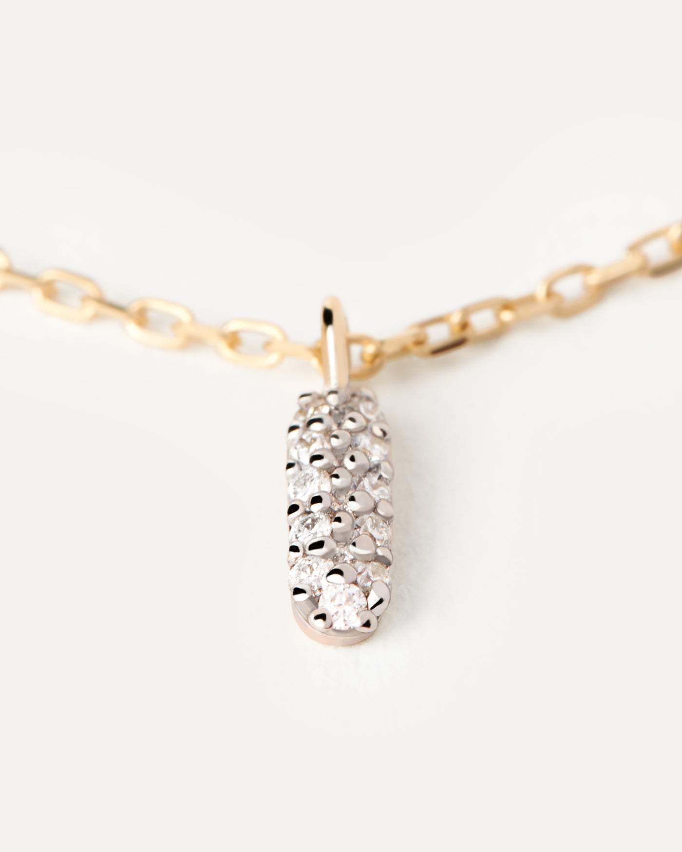 Diamonds and gold Pop necklace. Solid yellow gold chain necklace with oval shape pavé lab-grown diamonds of 0.04 carats . Get the latest arrival from PDPAOLA. Place your order safely and get this Best Seller.