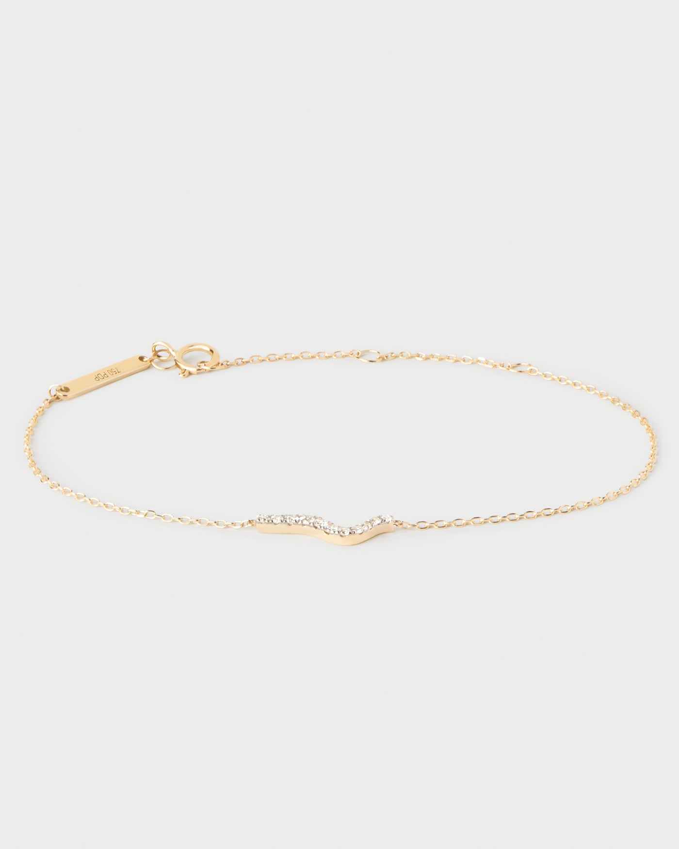 Bracelet in yellow gold with an undulating band adorned with round cut lab-grown diamonds