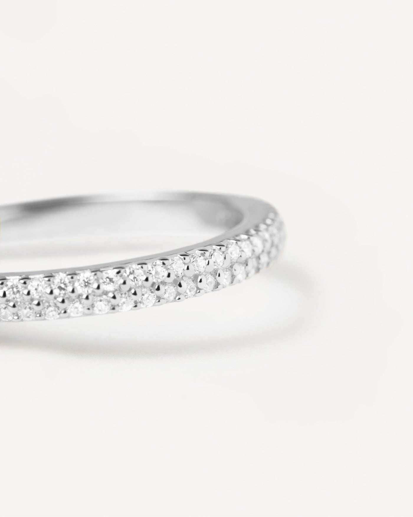 Tiara Silberring. Ring aus Sterlingsilber mit weißen Zirkonias. Erhalten Sie die neuesten Produkte von PDPAOLA. Geben Sie Ihre Bestellung sicher auf und erhalten Sie diesen Bestseller.