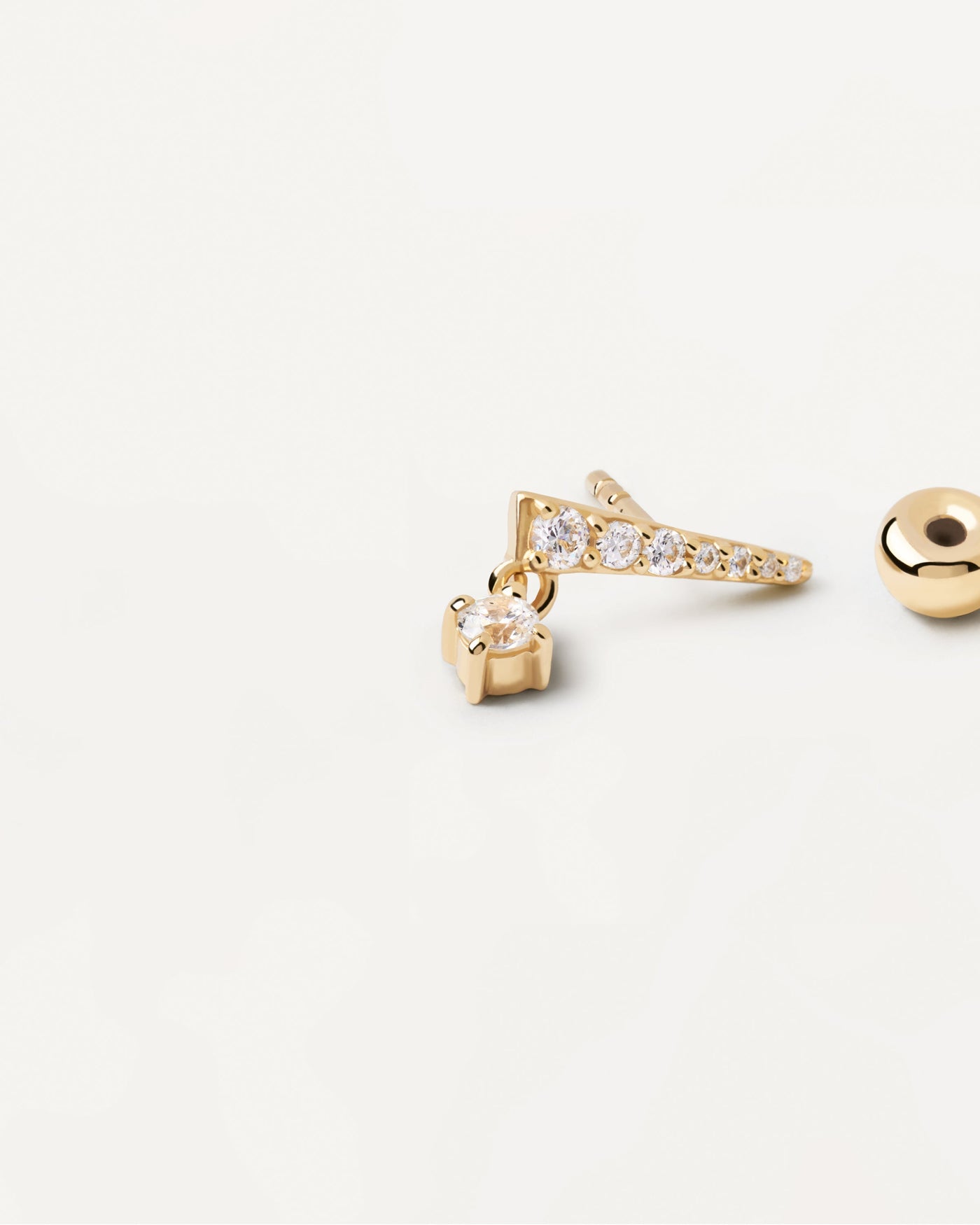 2023 Selection | Ava Single Earring. Gold-plated ear piercing in point shape with white zirconia. Get the latest arrival from PDPAOLA. Place your order safely and get this Best Seller. Free Shipping.