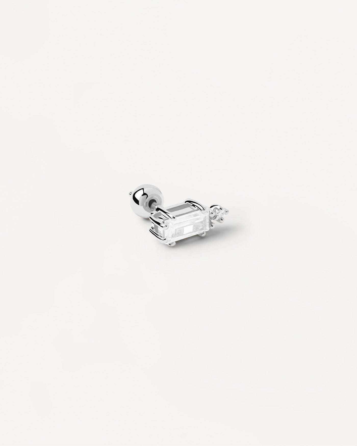 Bea Einzelner Silberohrring. Piercing-Ohrring aus Sterlingsilber mit Kristall im Baguette-Schliff. Erhalten Sie die neuesten Produkte von PDPAOLA. Geben Sie Ihre Bestellung sicher auf und erhalten Sie diesen Bestseller.