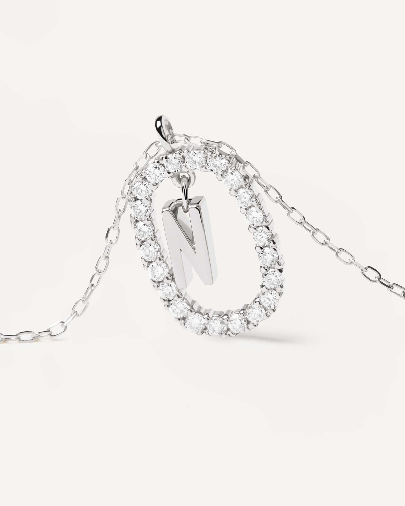 Collana in Diamanti E Oro Bianco Con Lettera N - 
  
    Oro bianco 18K / Placcatura in argento rodiato
  
