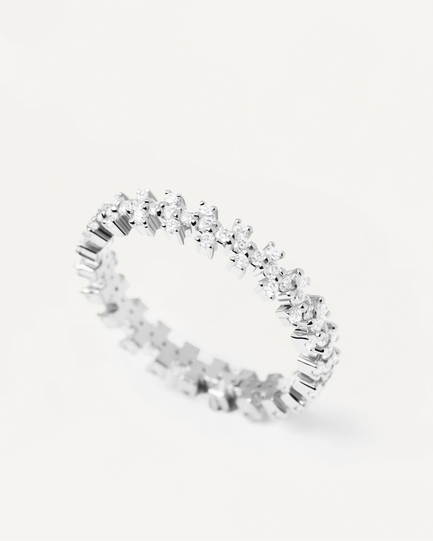 Crown Silberring. Eternity Crown Ring aus Sterlingsilber mit weißen Zirkonias. Erhalten Sie die neuesten Produkte von PDPAOLA. Geben Sie Ihre Bestellung sicher auf und erhalten Sie diesen Bestseller.
