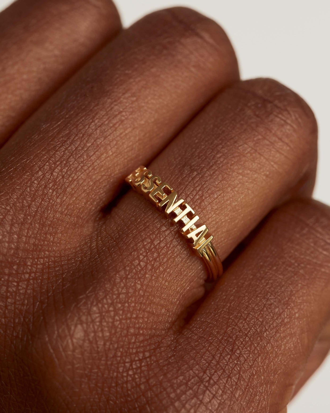 Anello Essential - 
  
    Argento sterling / Placcatura in Oro 18K
  
