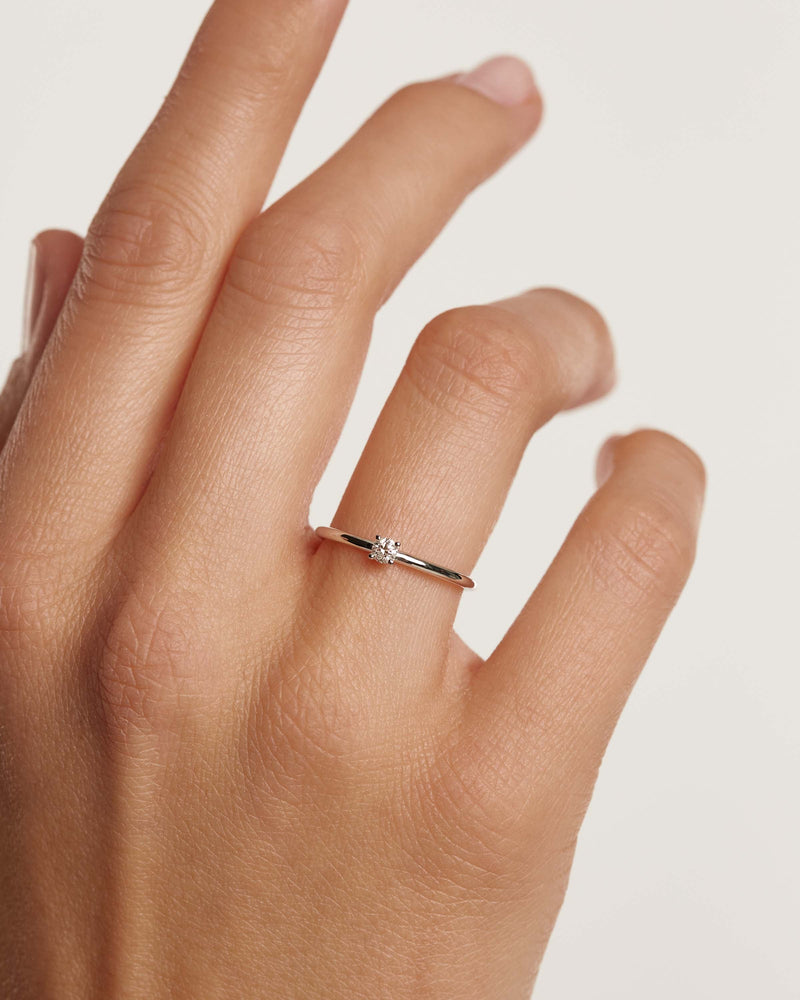Anello in Diamanti E Oro Bianco Solitaire Mini - 
  
    Oro bianco 18K / Placcatura in argento rodiato
  
