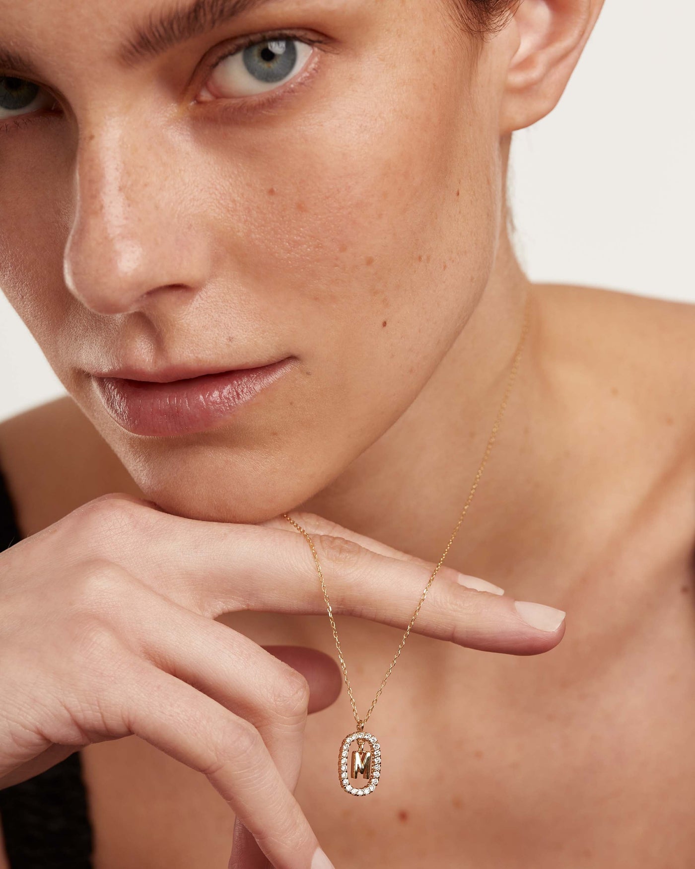 Collier Lettre M en Diamants et Or - 
  
    Or 18 carats
  

