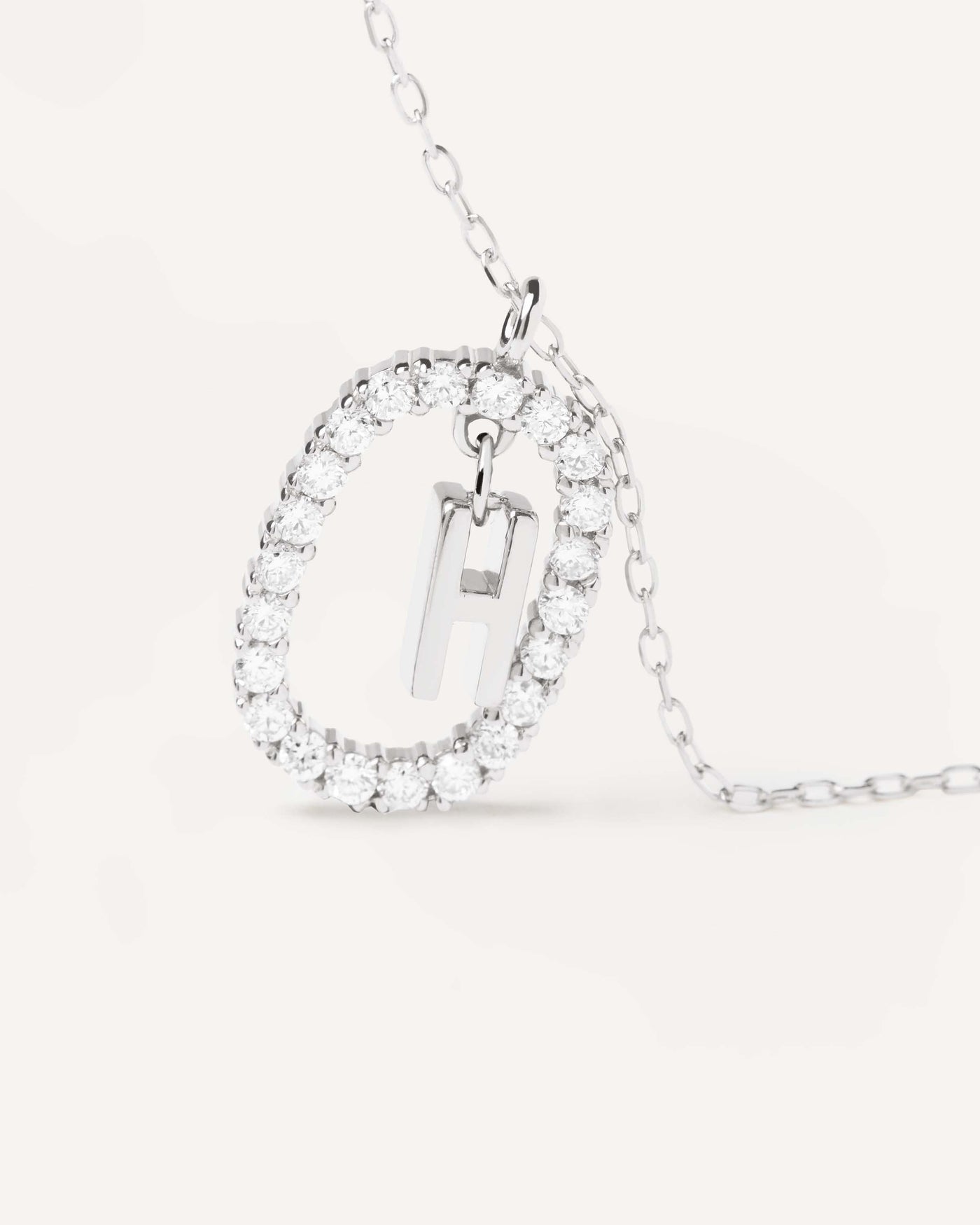 Collar de Diamantes Y Oro Blanco Letra H - 
  
    Oro Blanco 18K / Baño de rodio en plata
  
