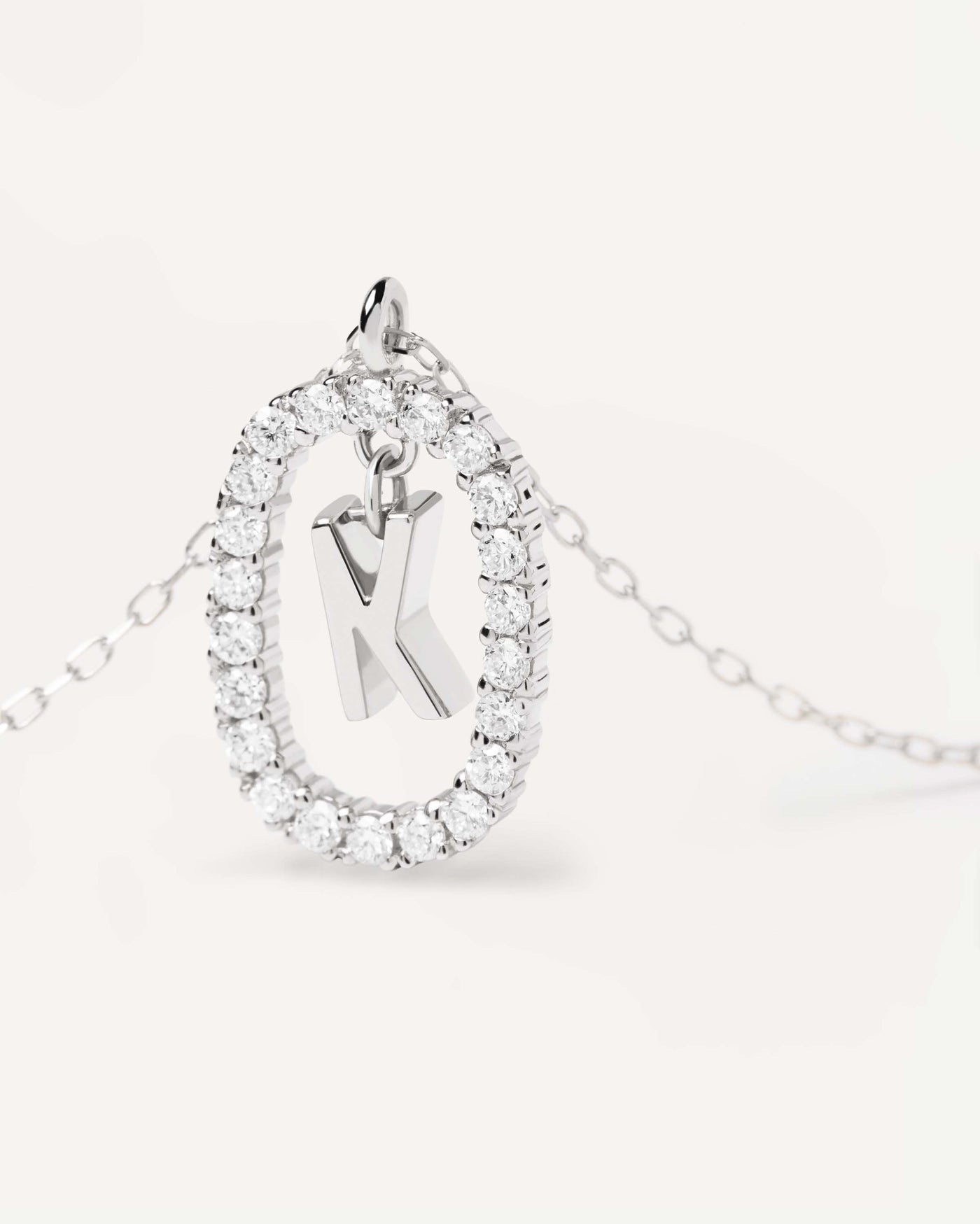 Collar de Diamantes Y Oro Blanco Letra K - 
  
    Oro Blanco 18K / Baño de rodio en plata
  

