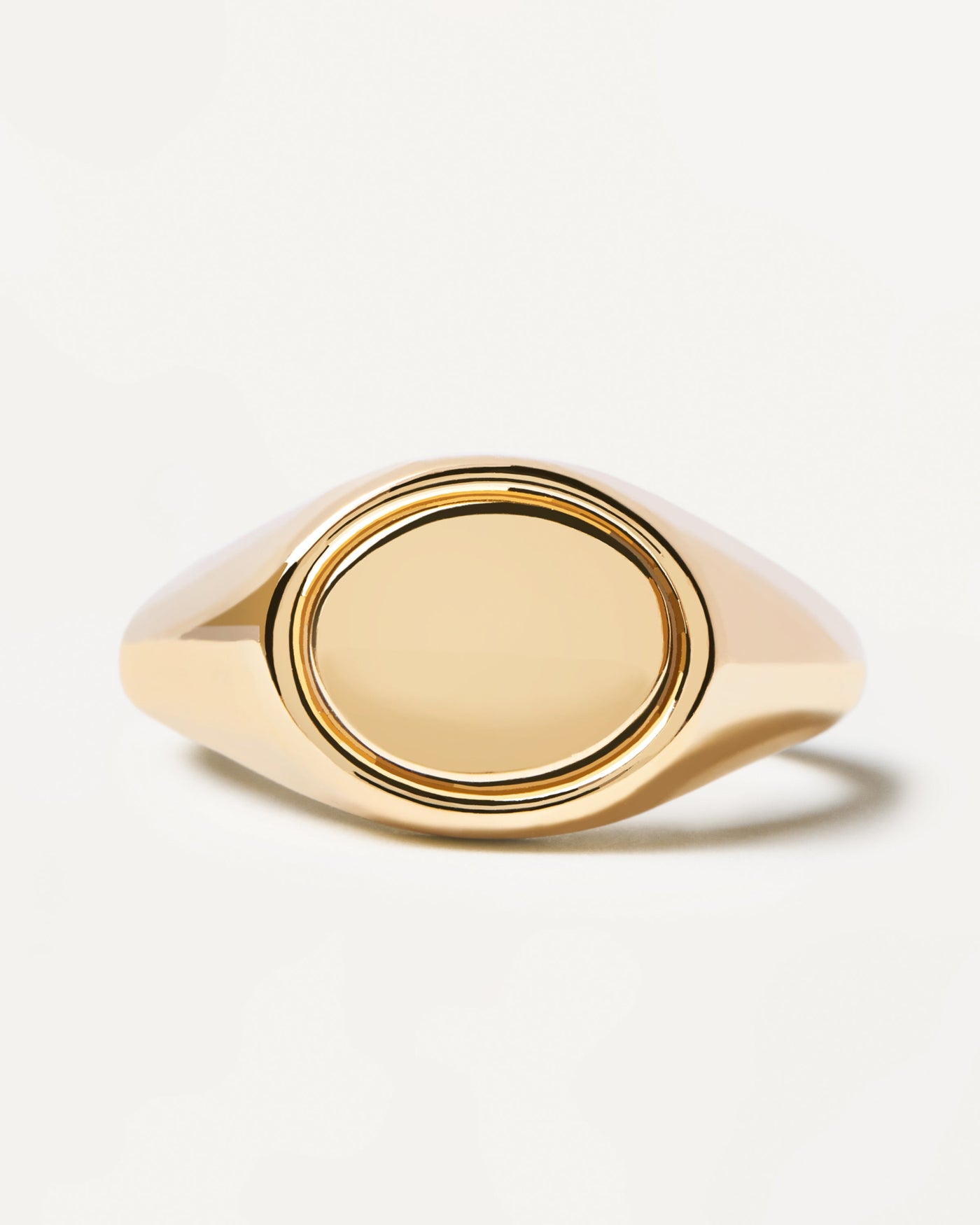 Siegel Ring. Gravierbarer, ovaler Siegelring aus vergoldetem Silber. Erhalten Sie die neuesten Produkte von PDPAOLA. Geben Sie Ihre Bestellung sicher auf und erhalten Sie diesen Bestseller.