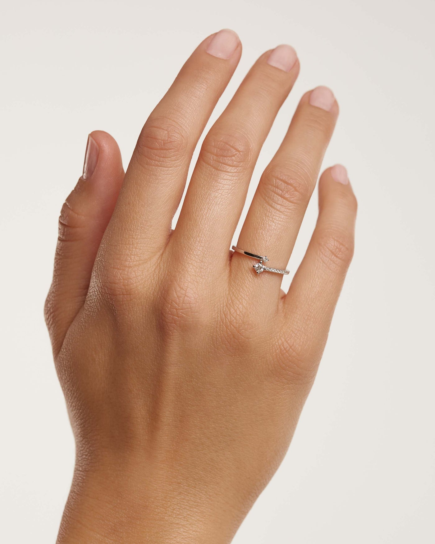 Diamonds and White Gold Swing Ring - 
  
    18K White gold / Rhodium silver plating
  
