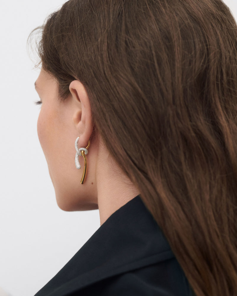 Pavé Twist creolen - 
  
    Sterling Silber / 18K Goldplattierung
  
