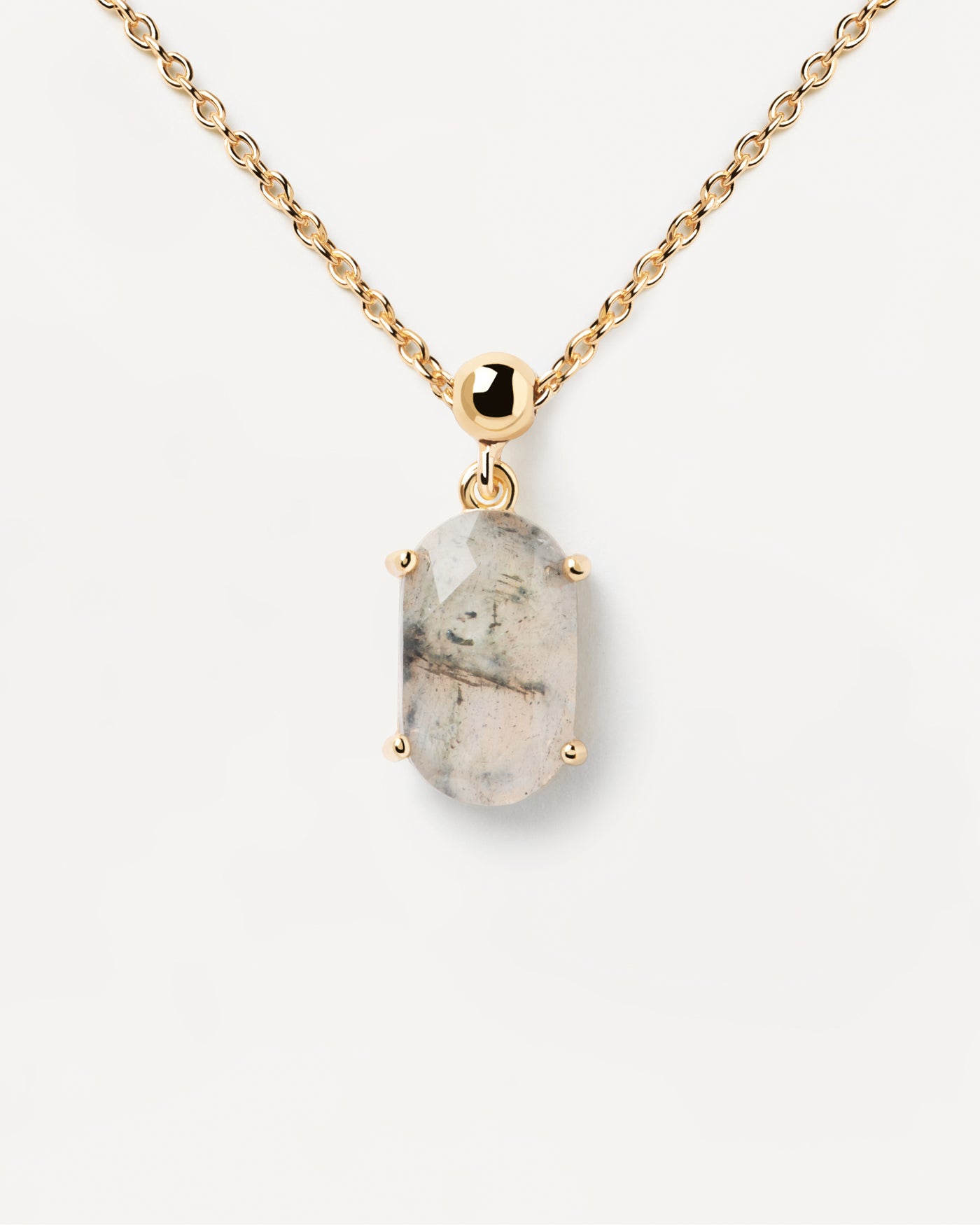 Charm Fuerza con Labradorita - 
  
    Plata de Ley / Baño de Oro 18K
  
