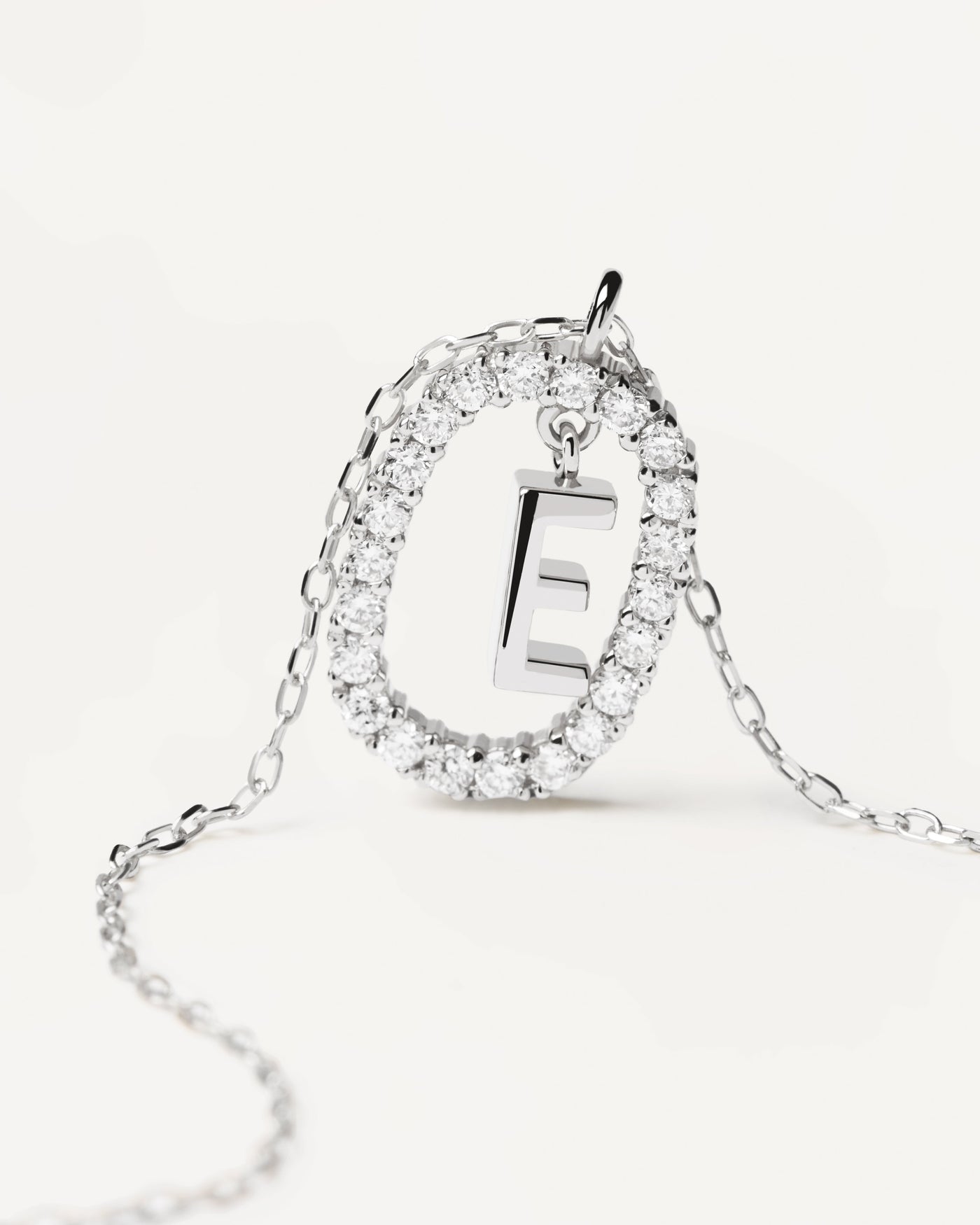 Collane in Diamanti E Oro Bianco Con Lettere - 
  
    Oro bianco 18K / Placcatura in argento rodiato
  
