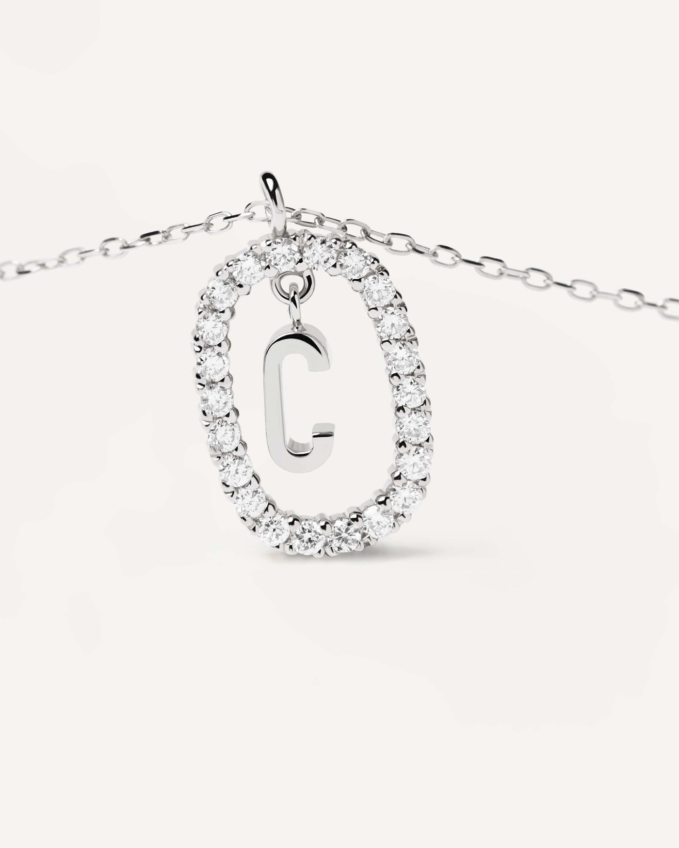 Collar de Diamantes Y Oro Blanco Letra C - 
  
    Oro Blanco 18K / Baño de rodio en plata
  
