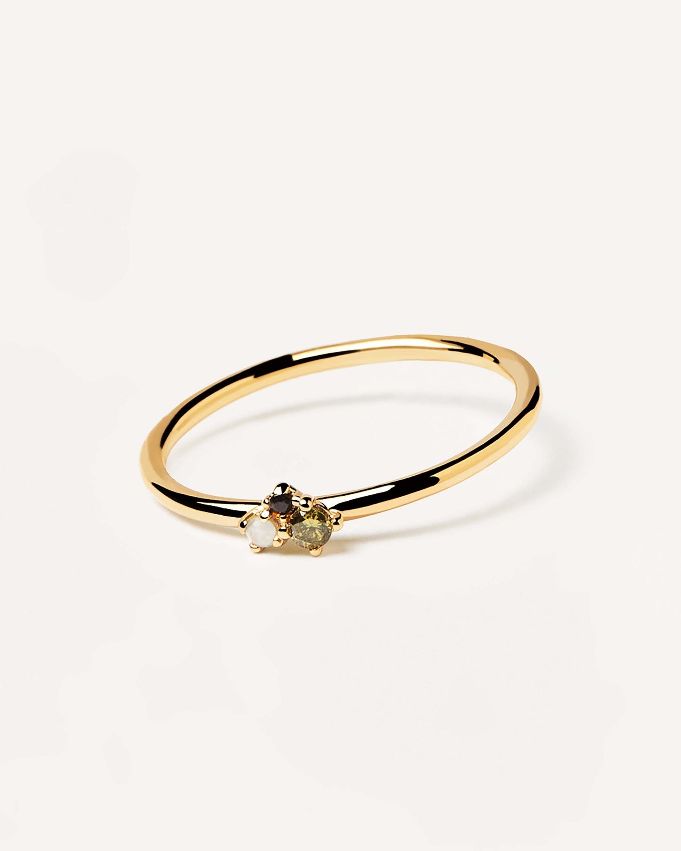 Selezione 2023 | Anello Lime Blush. ANELLO IN ARGENTO PLACCATO ORO 18K INCASSATO CON LABRADORITE, PERIDOTO VERDE E ZIRCONIA NERA IN UN TRIANGOLO CON MONTATURA A GRAPPOLI. Acquista le ultime novità di PDPAOLA. Effettua il tuo ordine in tutta sicurezza e non lasciarti sfuggire questo best seller. Spedizione gratuita.